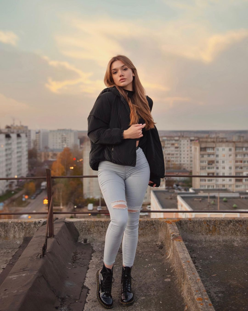 Dunyasha captivates in a stunning black knitted crop top and figure-hugging jeans.